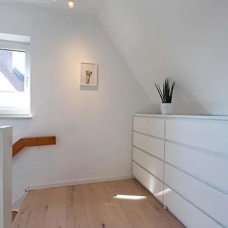 Haus Hahn Gorch-fock-weg 7 *